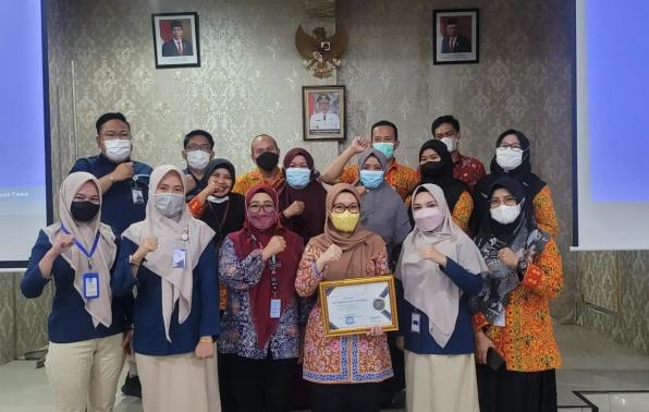 DIREKTUR UPTD. RUMAH SAKIT JIWA DAERAH DINAS KESEHATAN PROVINSI KEPULAUAN BANGKA BELITUNG  PIAGAM PENGHARGAAN DARI BPJS KESEHATAN 