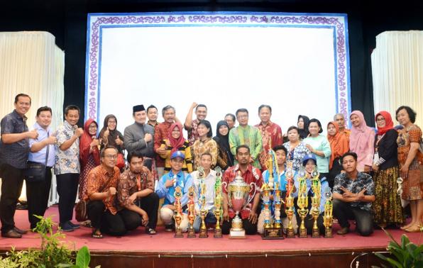 PENUTUPAN PORKESREMEN JAMBORE KESWA VII  SURAKARTA JAWA TENGAH JUARA UMUM